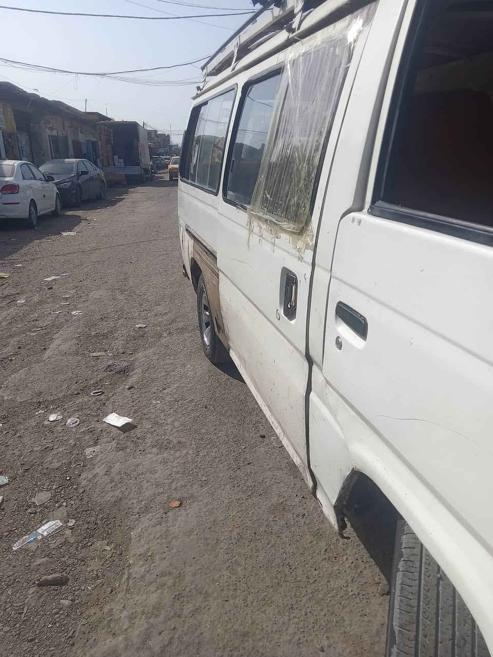 السلام عليكم السيارة نيسان موديل 92تحويل مباشر وعليها غرمات هيئه ومرور ملون نص سنويه نافذه لغايه شهر العاشر26كير ومكينه بنكو كاز جاهزه مال شغل سعرها 20بيه مجال بصيط العنوان الشعله رقم الهاتف ***********
