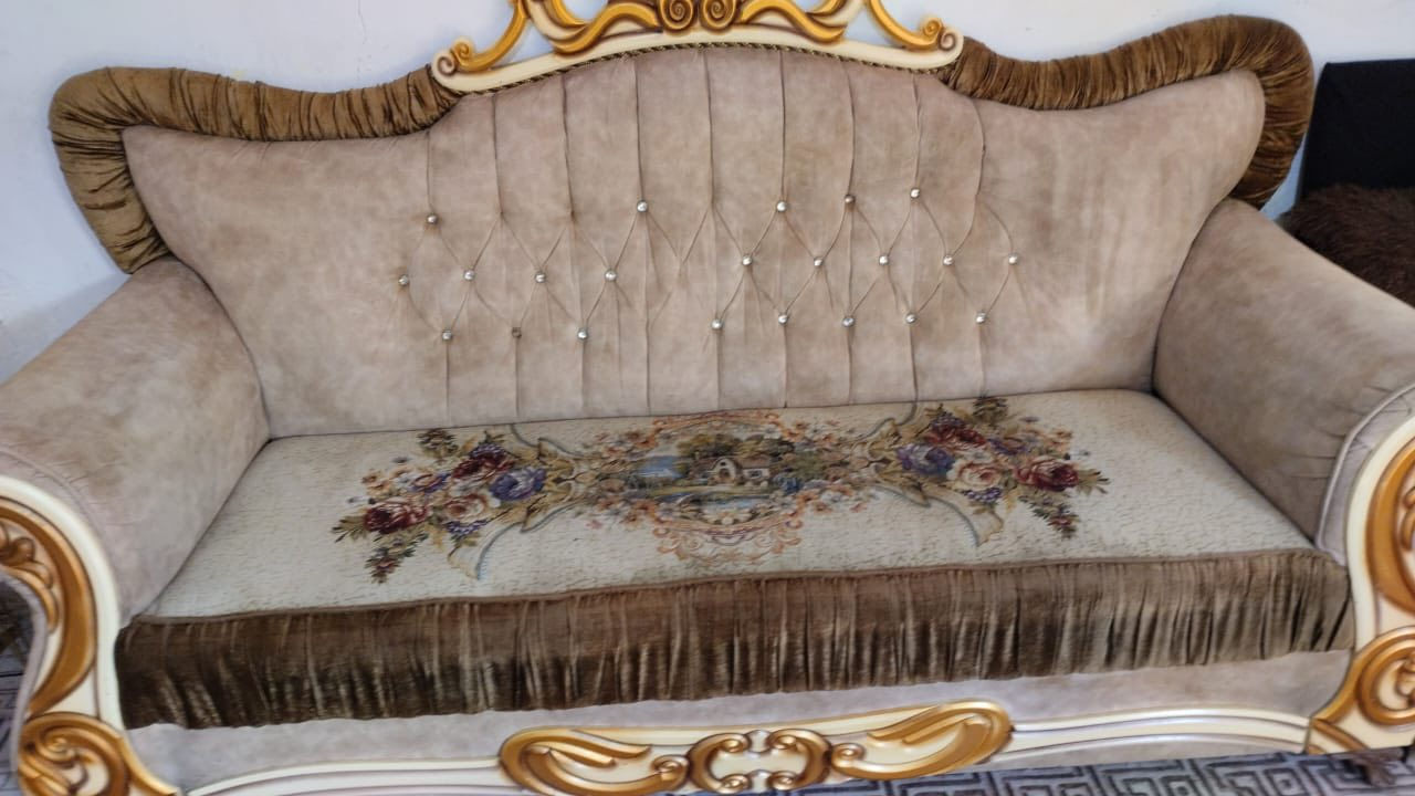 تخم قنفات ٥ قطع 10 مقاعد قوي ونضيف السعر ٢٥٠ البصره الجنينه ***********
