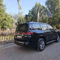 عندي سياره للبيع لاندكروز موديل 2022 رقم بغداد دولي ماشيه 40 ألف سيارة...