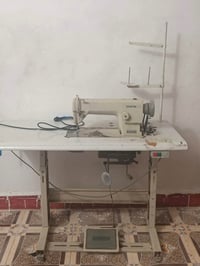 مكينة خياطة • مكينة خياطة نظيفة • مكينة خياطة مع ميز • مكينة خياطة للب...
