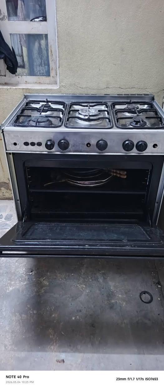 طباخ البيع شرط شغال كل عيون وفرن ***********
