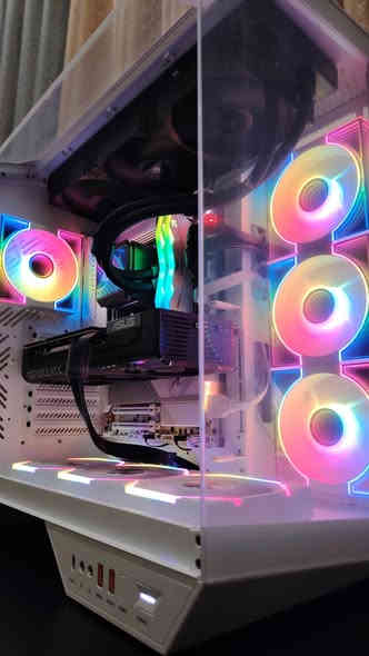 السلام عليكم كيس مستعمل شهرين مشتغل ساعات قليله بعده بل ستيكر جديد لوك
------------------------------------
CPU: R9 9950X3D BOX 
------------------------------------
GPU: RTX 5080 ASUS PRIME 
------------------------------------
M.B: X870E AORUS PRO ICE DDR5 WIFI 7
------------------------------------
RAM: 32GB 6000HZ CL30 DDR5 T-FORCE RGB- XMP-EXPO WHITE 
------------------------------------
SSD: 2TB SAMSUNG 990 PRO 7,450 MB/s
------------------------------------
PSU: DEEPCOOL PX1000G ATX 80 PLUS
1000W GOLD
------------------------------------
COOLER: DEEPCOOL MYSTIQUE 360M
------------------------------------
CASE: DarkFlash DY470 Mid Tower Case - White
------------------------------------
Asiahorse NYOTA 120mm Case Fans X3
------------------------------------
DeepCool DM9 Thermal Paste Gray
------------------------------------
Windows 11 Pro Original Key
------------------------------------
السعر 4,250,000
علماً سعر تكلفة 5,500,000
مكاني ناصرية رقمي ***********
