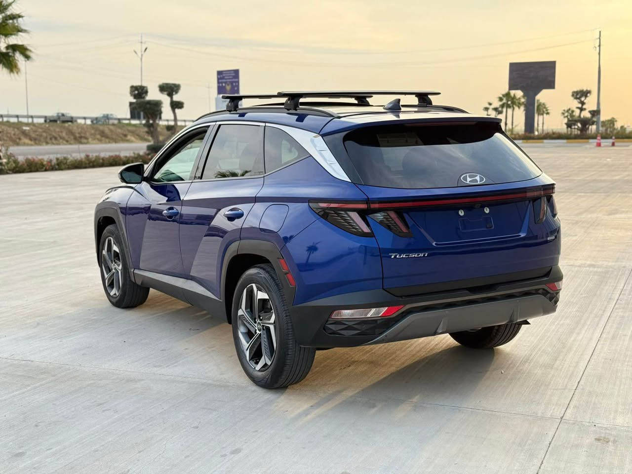 السلام عليكم 
هیوندای تكسون 2024
سعر :175 
لون:نيلي 
عداد المسافه :7 الف
حجم المحرك : 2.5L (4.سلندر )
ملاحظه :فقط جملغ  صبغ

فول فول مواصفات 1/1

فتحة سقف بانورما
دةبل اكسل 𝟒𝐱𝟒
تتقدم وترجع بريمونت
كيج الكــــتروني 
انــــارة دشبول
بصمة ابواب
بصمة تشغيل 
تشغيل عن بعد (𝐑𝐄𝐌𝐎𝐓𝐄 𝐒𝐓𝐀𝐑𝐓)
شاحن هاتف لاسلكي
شاشة دشبول ديجيتال
سماعات هارمان كاردن عدد 16
عداد كاميرات 6 ستة
كاميرا 360
كاميرا امامي
كاميرا جانبي
كاميرا خلفي
شفتات استيرن
هاند بريك بصمة
اوتو بارك (𝐀𝐔𝐓𝐎 𝐏𝐀𝐑𝐊)
اوتو هولد (𝐀𝐔𝐓𝐎 𝐇𝐎𝐋𝐃)
اوتو ستارت (𝐀𝐔𝐓𝐎 𝐒𝐓𝐀𝐑𝐓)
اوتو ستوب (𝐀𝐔𝐓𝐎 𝐒𝐓𝐎𝐏)
رادار 360
رادار امامي (تحديد مسار)
رادار جانبي  (نقاط عمياء)
رادار خلفي (التحذير من الاصطدام)
حساسات 360
حساسات امامي
حساسات جانبي 
حساسات خلفي
نظام (𝐒𝐌𝐀𝐑𝐓)
نظام (𝐒𝐏𝐎𝐑𝐓)
نظام (𝐂𝐎𝐌𝐅𝐎𝐑)
نطام (𝐄𝐂𝐎)
نظام(𝐒𝐍𝐎𝐖)
كشنات جلد 
جميع كشنات كهربائي
كشنات خزن+ميموري 
كشنات تبريد امامي 
كشنات هيتر  امامي وخلفي
تحكمات استيرن
استيرن هيتر
تبريد لمس
تبريد مركزي 
صندوق شفط كهربائي 
لايتات (𝐋𝐄𝐃) لید عدسة زينون 
بكلايتات (𝐋𝐄𝐃) لید
 ويل كروم 

تفاصيل اكثر الاتصال علی ارقام التاليه  
***********📞
‏ WhatsApp - Vibir
☎️ [hidden information]

عنوان📍عقره اكر, نينوى
