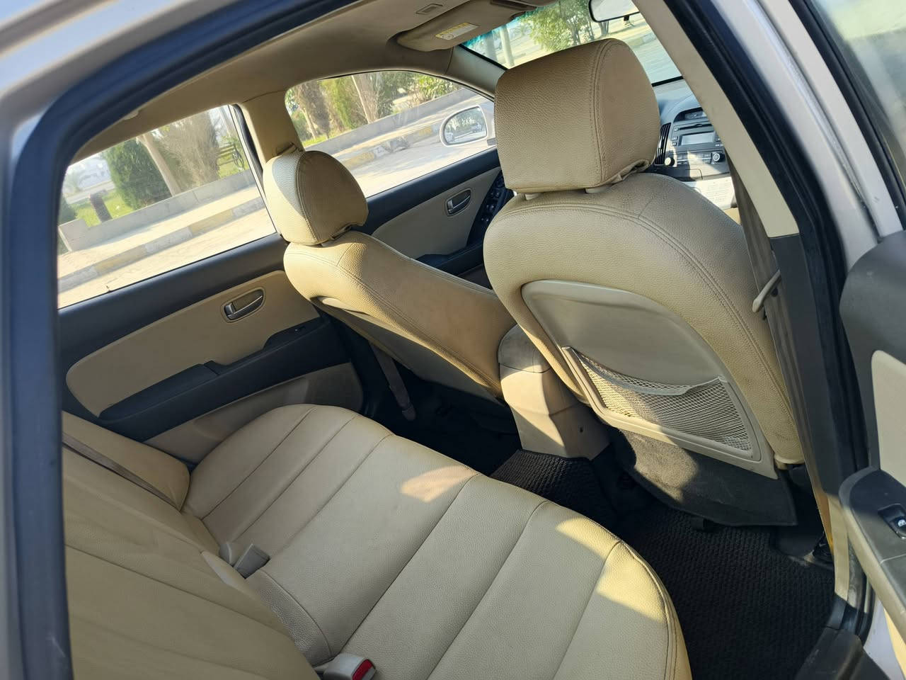 سەرەتا بەناوی خوا 
بڕاوە مۆدێل 2009 تازە داغل 
کوشن جڵدو هیتەر  ناو زەرد
مە کینە 16 دەکشن بەرز مەڕخوبی بازاڕ 
برێکی بەسراوە 
کارەبای بەسراوە
سەیارەکە بێ مەسروفە 
چوار تایە لۆک لۆکی لە ژێرە 
کامل مەسروف کراو 
***********
***********
