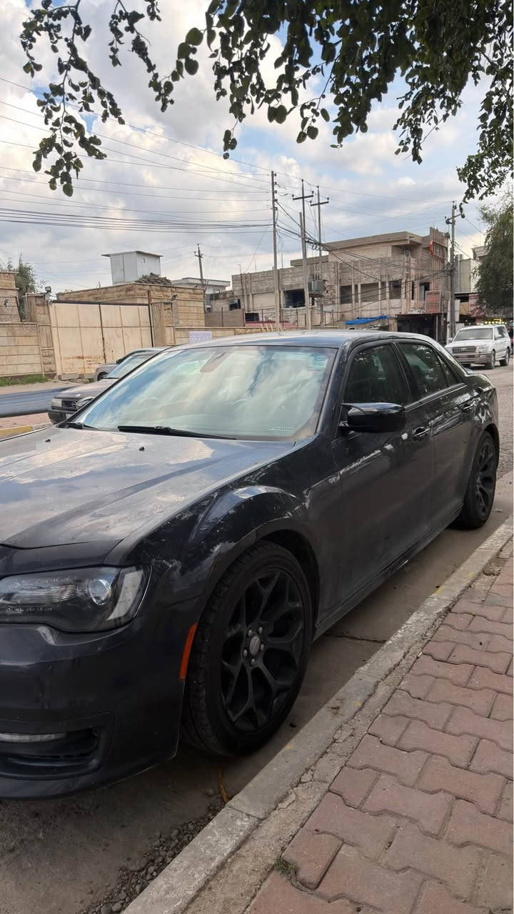 سلام عليكم اوباما c300 موديل 2018 ماشية 170 حادثها جامرلغ السكن والبونيد سيارة جاهزة كامل مكينة كير تبريد شرط وتحويل بنفس اليوم سنوية وهزة جديدة 
سعر 215 وبيها مجال 

رقم الهاتف للتواصل : *********** كركوك, العراق
