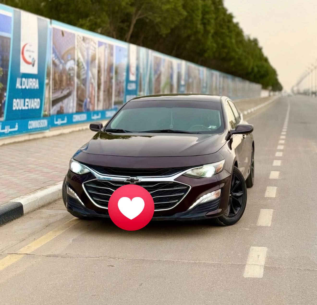 ماليبو 2021 rs لون اسود رقم معوقين وكاله عامه
شاشة معلومات/ترفيه مع Apple CarPlay و Android Auto.  ￼
 • Bluetooth و USB.  ￼
 • تكييف هواء أوتوماتيكي.
 • نظام صوت بعدد سماعات متوسط.
 • كراسي كهربائي 
*********** 
ميسان العماره
