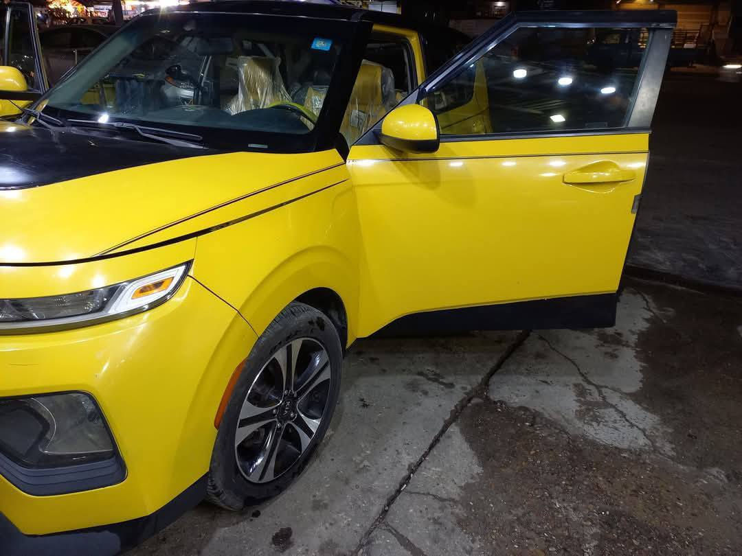 السلام عليكم كيا صول موديل ٢٠ للبيع أو للمراوس 
بغداد خصوصي بسمي مكانها بغداد حي البتول 
مواصفات السيارة وارد أمريكي أربع قطع تبديل 
جاملغات ثنين وبيبان صفحت اليمنه مبدلالت بلاد نفس اللون 
تحكم استيرن اربع جهات ثلاث وضعيات للقيادة توقف ذاتي 
محركها كيرها تبريد خير من الله 
معروضة ١٣٠ وبيها مجال للطيبين 
موبايل ***********
