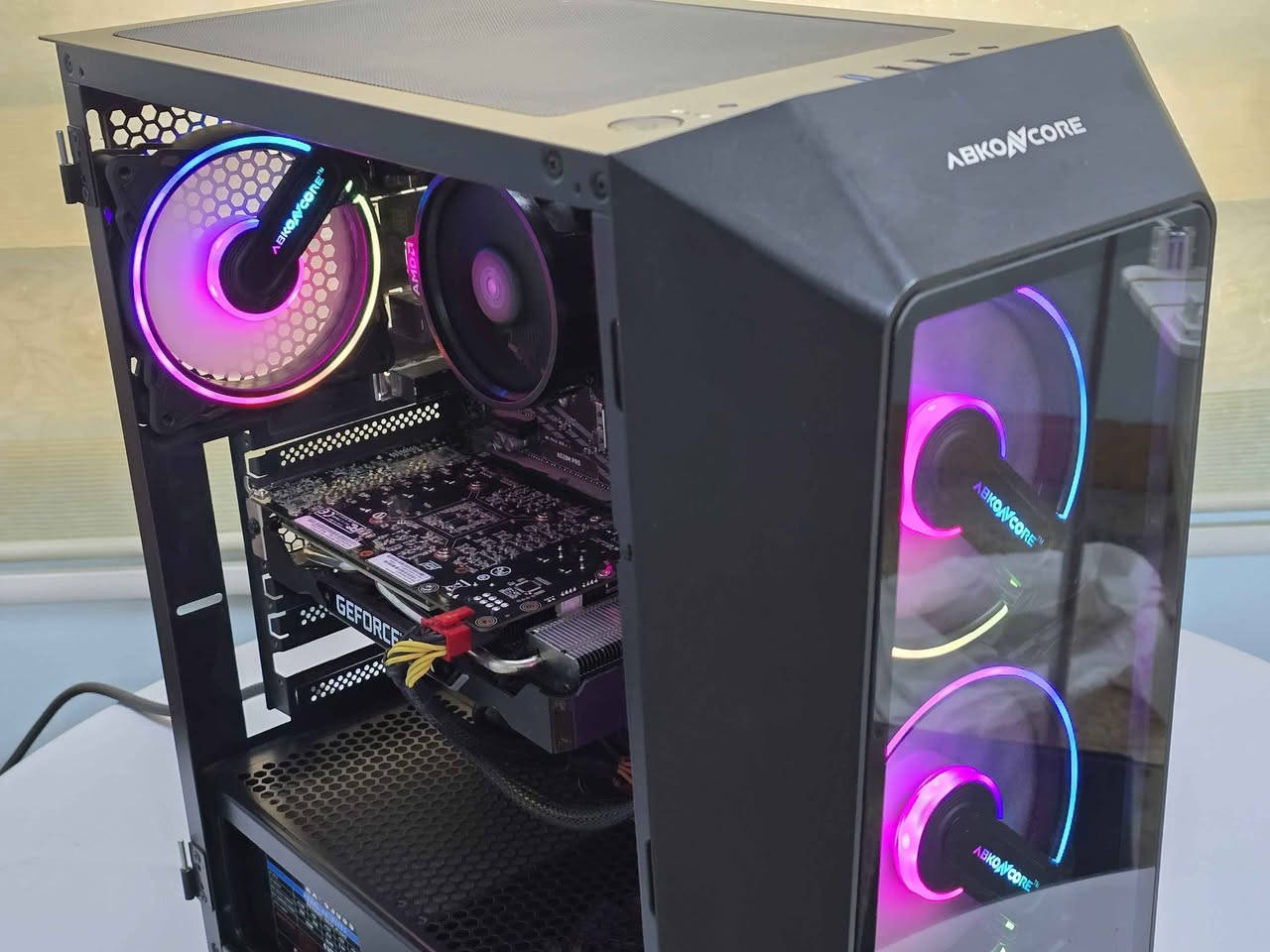 السلام عليكم. تجميعة العاب للبيع 🔥
المواصفات : 
CPU: R5 3600

Motherboard: MSI B450m

GPU: Palit GTX 1660 Ti

Storage: SSD 256GB + HDD 1TB

Power Supply: 630 watt

Case: Abiko AV Core

Ram: 2x8gb (16gb) 3200 🆕

السعر : 625 الف دينار عراقي

نعم السعر اغلى من قبل بسبب ارتفاع اسعار القطع و ندرتها بالاضافة الى ارتفاع الكمارك.
متوفر توصيل لكل محافظات العراق و ضمان اسبوعين و عندي فديو عاليويتوب بيه اداء التجميعة بالالعاب. موصل, نينوى


**إذا كنت صاحب هذا الإعلان وتريد حذفه لأي سبب، رجاءا أرسل رسالة إلى الدعم الفني**