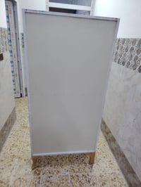للبيع تنفع للمحلات او محل صيدله نضيفه حيل السعر 65 تواصل عل رقم 077218...
