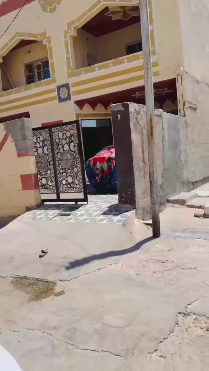 للبيع حي الفرسان مساحه ٢٠٠م  طابقين  6 غرف نوم صحيات فوك وجوه صالتين كبار السعر 65     ***********
