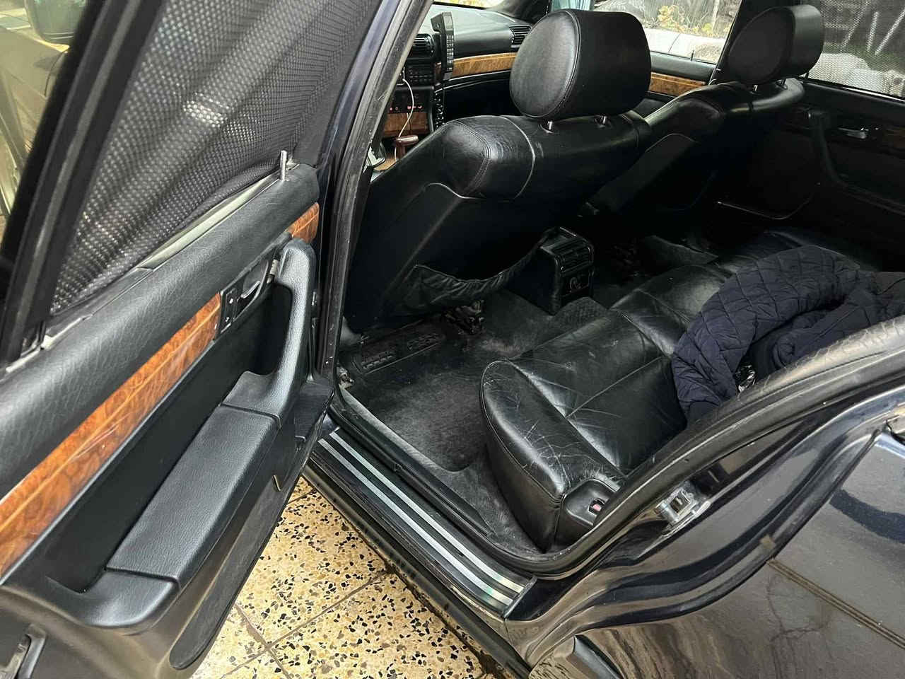 بيئم موديل 94 رقم بغداد انكليزي بأسمي 740  سياره جاهزه  على اخر حبايه مكينه 8 اسلندر منضومة غاز بيهة يعني انسى صرف بانزين تخم تاير حداديه امامي خلفي جديد  كهربائيات كلهة عل ابلاد  دبل جام فتحه طكتين سياره فول الفول وصبغ درجى اولى  مكان السيارة واسط الكوت السعر 78 وبيهة مجال *********** علمن السيارة بدون اي حادث اوضربة
