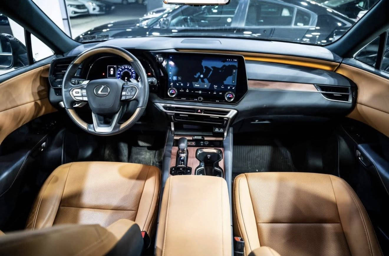 💠  لكزس RX 350h هايبرد موديل 2023 💠

🔸محرك 2500 

🔸كراسي الامامية كهرباء+تدفئة + تبريد 

🔸كرسي خزن وضعيات قيادة 

🔸شاحن لاسلكي 

🔸تحكم ستيرن 

🔸مري الجانبية شفط كهرباء 

🔸شاشة كبيره 

🔸فتحه سقف

🔸هاندبريك كهرباء 

🔸3 وضعيات قيادة

🔸مثبت سرعة 

🔸 داخل جلد لون برتقالي

🔸بصمة 

🔸عداد مسافات ٣٢٠٠٠كم 

🔸 السيارة مرقمة بغداد الرقم الجديد جاهزة وبأسمي مباشر التحويل

🔸 العنوان : سليمانيية -مرقم وع كتاب جام اسود

🔸السعر: ٤٦٠٠٠$ 

🔸صور الحادث مرفقه مع صور السيارة.

ملاحظات: السيارة بدون سبخ بدون ارباك كلين بس دعاميية مبدللة شركة

***********

❗️❗️ فقط بيع بدون مراوس❗️❗️
