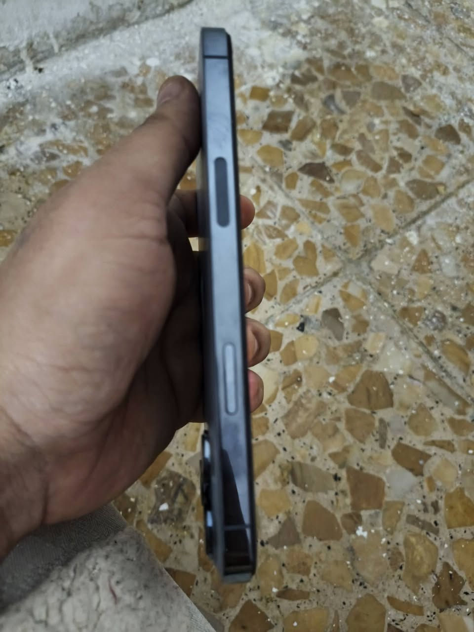 سلام عليكم ايفون 13برو ماكس
الجهاز مبدل بي شاشه نوعيه زينه 
وبطاريه 
ولكامرات الخلفية بيه بس 1مغوشه 
الجهاز نضافته 100%
السعر 500وبي مجال 
العنوان بغداد شعب خلف جامع شروفي ***********
