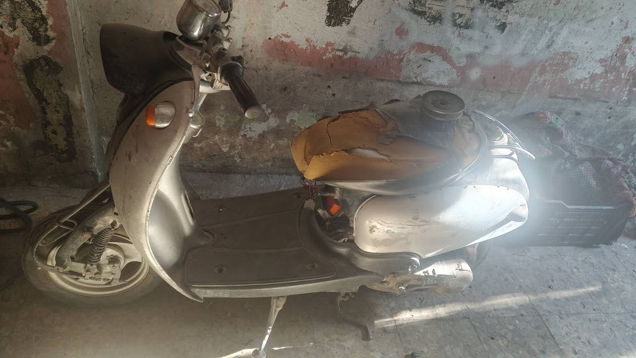 دراجه عبد الحليم للبيع عوزه بس تنضيف كابريته متروكه للبيع للاستفسار الاتصال ***********
