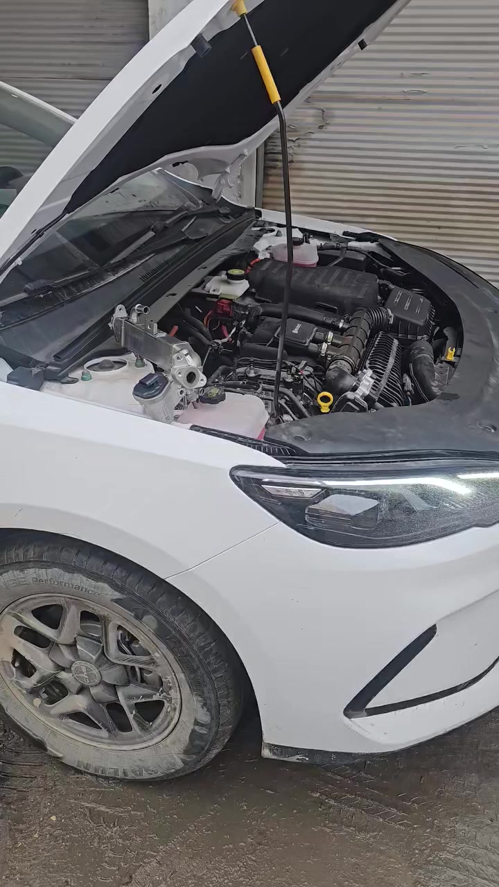 شركة محمد الموسوي للصيانة وادوات السيارات الصينية byd / شيري
📞 0773 282 1209  واتساب
🚗⚡ صيانة متخصصة لسيارة بي واي دي سيل5
تم تنفيذ عمل صيانة احترافية لسيارة BYD Seal 5 شملت استبدال حساس الفيوجنت  بالكامل مع إجراء البرمجة والتهيئة الإلكترونية لضمان عمل النظام بكفاءة عالية وأداء ثابت كما يجب.
وتم عمل برمجة BYD Seal 5 
✅ تم إنجاز العمل بعناية ودقة
✅ فحص المنظومة الكهربائية والإلكترونية بعد الاستبدال
✅ برمجة الإنفيرتر بما يتوافق مع نظام السيارة
✅ التأكد من استقرار الأداء واستجابة السيارة بعد الصيانة
لأن سيارات الهايبرد والكهرباء تحتاج خبرة خاصة، فإن التعامل الصحيح مع الأعطال والبرمجة يضمن عمر أطول للمنظومة وأداء أفضل على الطريق. نحن نهتم بأدق التفاصيل، ونوفر خدمة دقيقة واحترافية تمنحك راحة وثقة بعد الصيانة.
🔧 إذا كانت سيارتك تحتاج فحص، برمجة، أو صيانة متخصصة لأنظمة الهايبرد والكهرباء، فالحل عند أهل الخبرة.
نوفّر لك خدمة موثوقة، تشخيص دقيق، وعمل احترافي يضمن أفضل نتيجة بإذن الله.
📩 للاستفسار والحجز تواصل عبر الزر أسفل المنشور أو على الأرقام المخصصة.
📞 0773 282 1209  واتساب
📞 *********** واتساب
