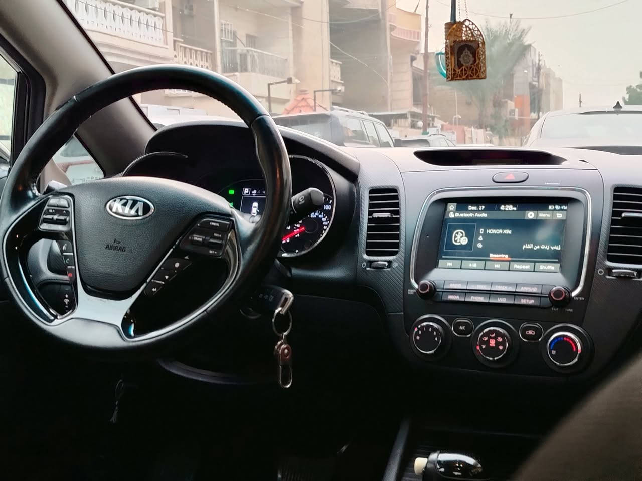 سلام عليكم كيا فورتي 2017 وارد أمريكي مكفوله من الصبغ وال تبديل ومكفول ايرباك وايضن شواصي ماشيه 75الف مواصفات تحكم استرين جهتين مود درايف شاشه كامره خلفيه سياره جاهزه من جميع النواحي سياره باسمي تحويل ثاني يوم موقع سياره بغداد رقم تلفون *********** السعر 120
