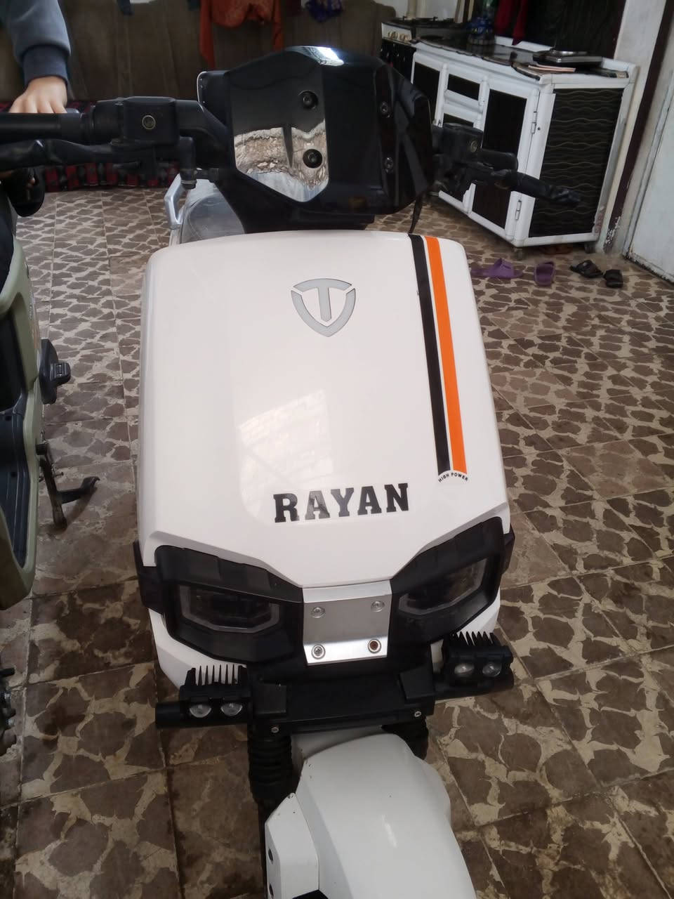 السلام وعليكم
ماطور شحن للبيع جديد
عنوان .الدركزليه مقابل سوق النبي 
رقم ***********
السعر . 900
