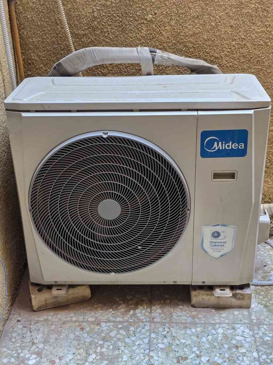 سبلت 3 طن كنتوري ميديا جهاز نظيف تبريده ثلج وعلفحص 
مكاني بغداد الزعفرانيه سعر 800 بي مجال بسيط
***********

