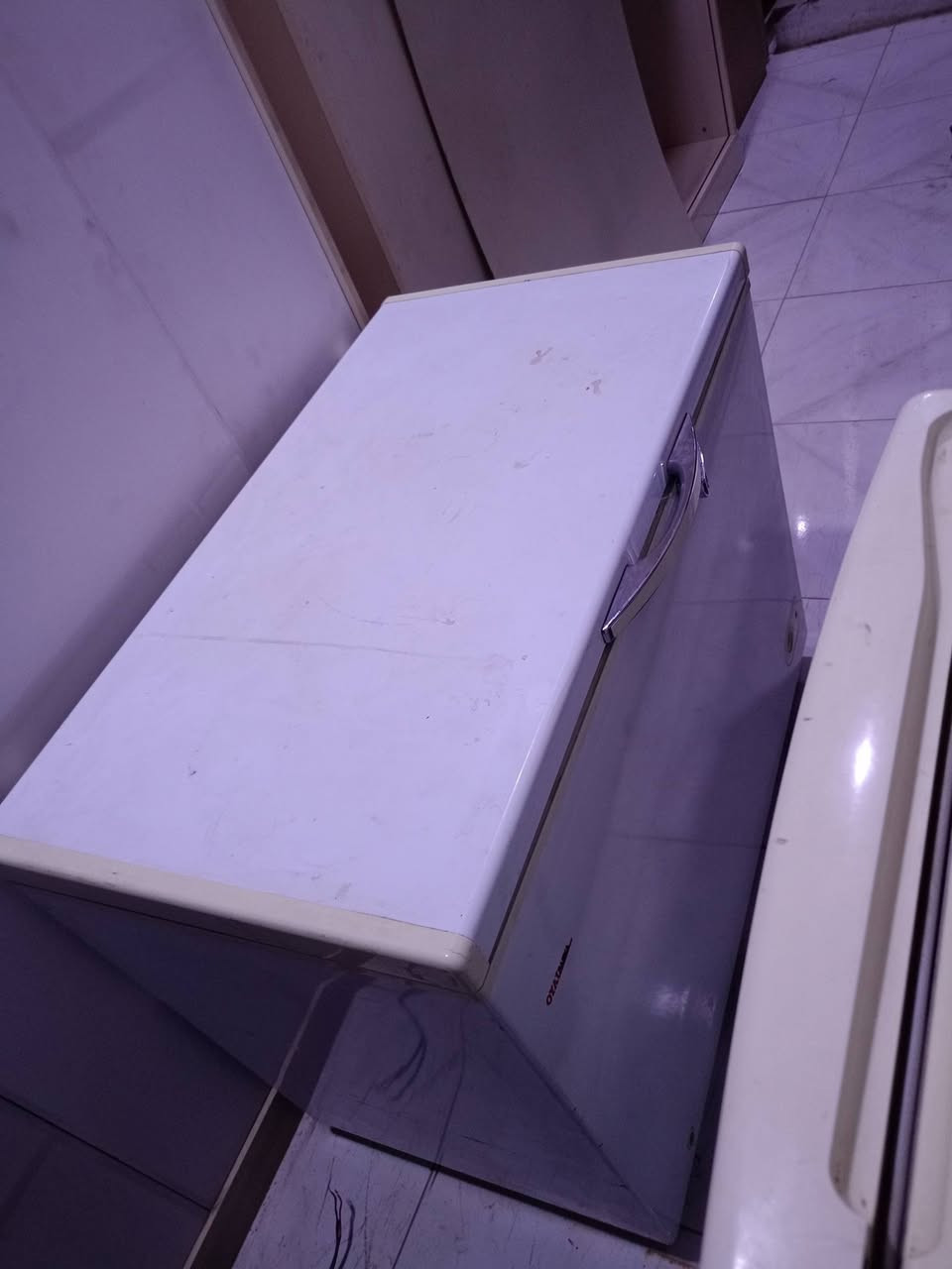 مجمده شغاله بلاديه ما مفتوحه والتجميد مثل ما واضح بالصوره نظافه فول اختها الجديده باقي الاستفسار على الرقم فقط 🫶 *********** 📱📞 حول المثنى معرض اربيل للاثاث 🤍
