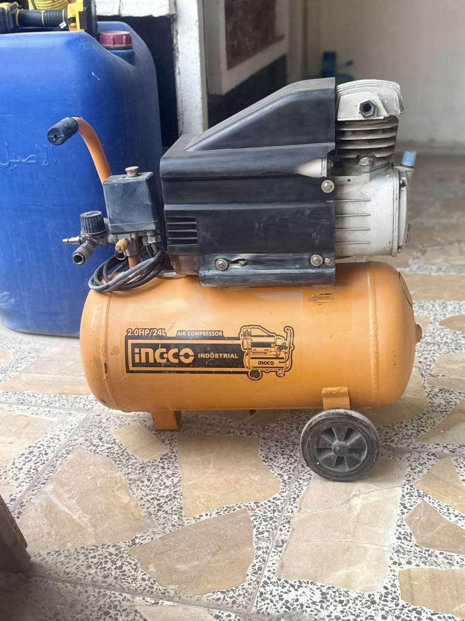 سلام عليكم كمبريسر للبيع  24 لتر نضيف استخدام كلش قليل سعر 125 مكاني بغداد تقاطع درويش رقمي ***********

