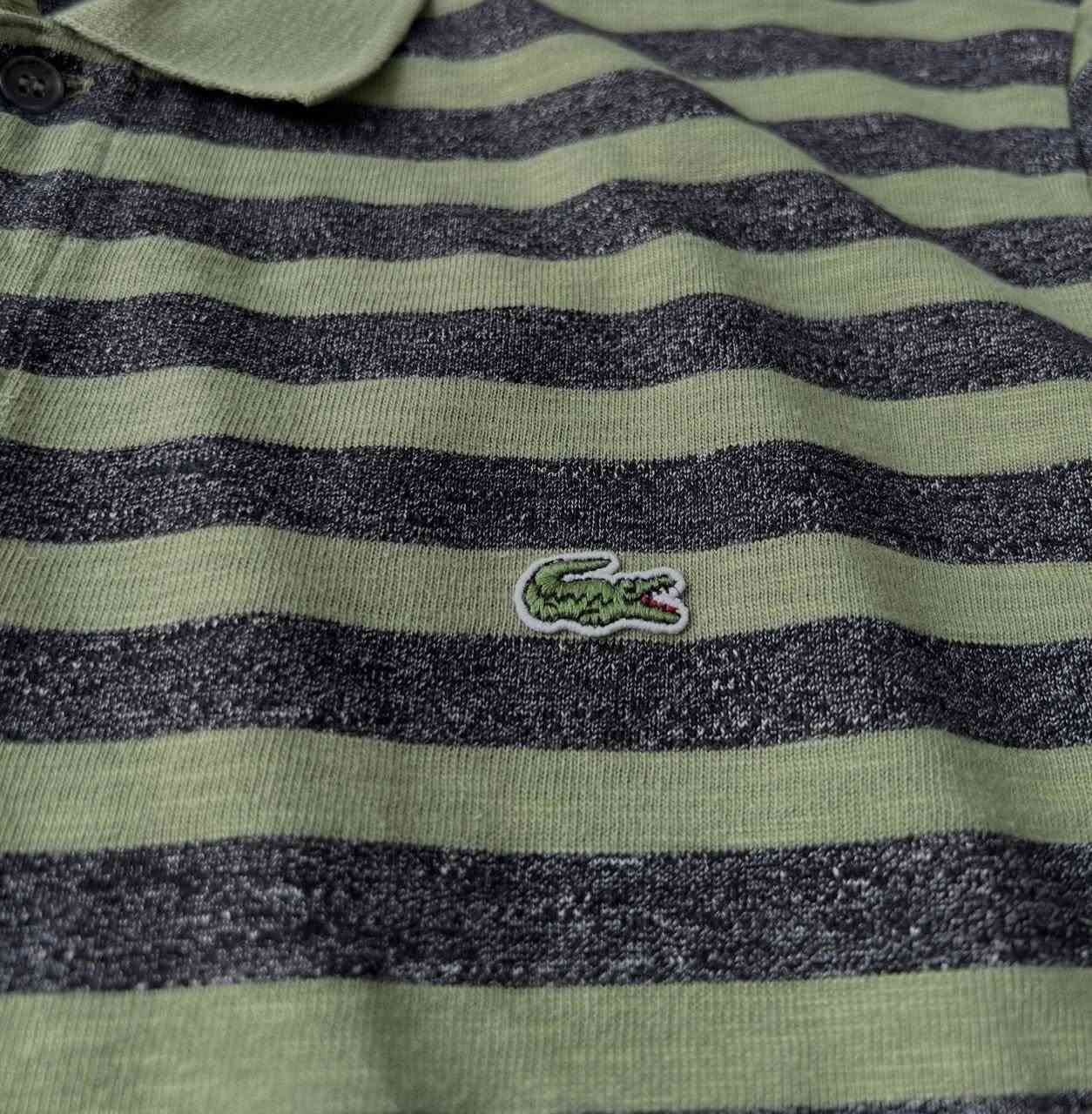 لاكوست (Lacoste). كأنّه غَير مُستخدم.
الشعار تطريز، الازرار مخفيّه !.

القياس XL _ عُرض الصَدر 58 _ الطول 70 .
وزن 90_95 .


**إذا كنت صاحب هذا الإعلان وتريد حذفه لأي سبب، رجاءا أرسل رسالة إلى الدعم الفني**