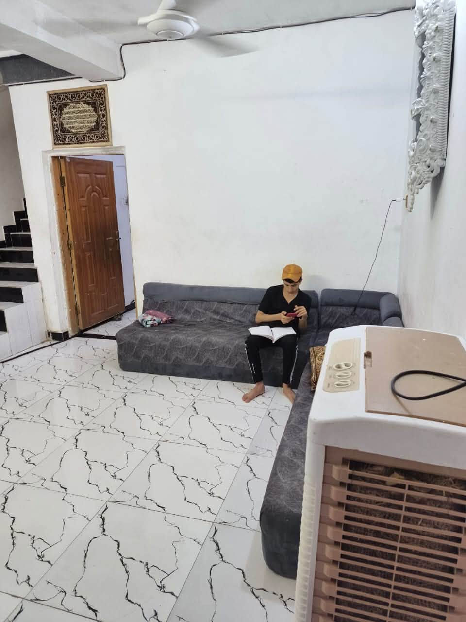 دار للبيع مساحه ١٠٠م. نجف حي الميلاد شارع الجنه شارع الزوار عمود ١١٥   البيت بورسلين جاهز  ونضيف سقف كونكريت صب  رقم الهاتف ***********
