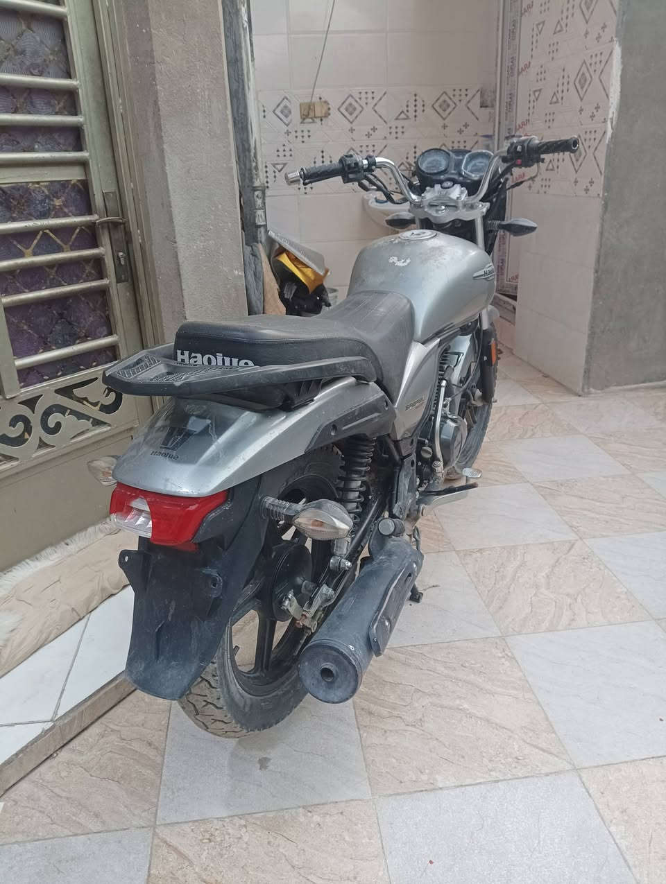 السلام عليكم دراجة هوجي عملاقة واحد على واحد اوراق اصولية بأسمي اقسم بالله ما داخلة تصليح توجد اضرار جدآ بسيطة  سعرهة مليون وبيهة مجال بسيط
***********
