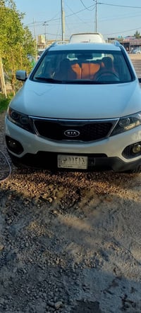 سورنتو خليجي 7راكب مكينه 2400 دوش مكينه وكير وحداديه جديده مابيه اي نق...