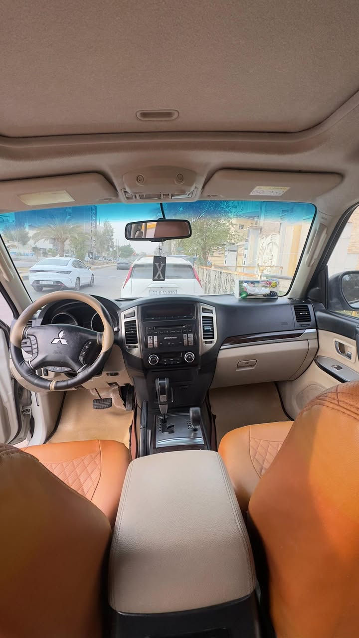 سلام عليكم باجيرو للبيع مديل 2015 السيارة بيهة بارد بل جاملغ الامامي شي بسيط كلشي بل جاملغ الخلفي صدعه ساحبه الباقي كفاله مكينه فتح بيهة كازكيز فقط قبل 3 سنوات ماشية 142 km السعر 170 مكاني جميله مقابل جامع رحيم مجيسر
***********
