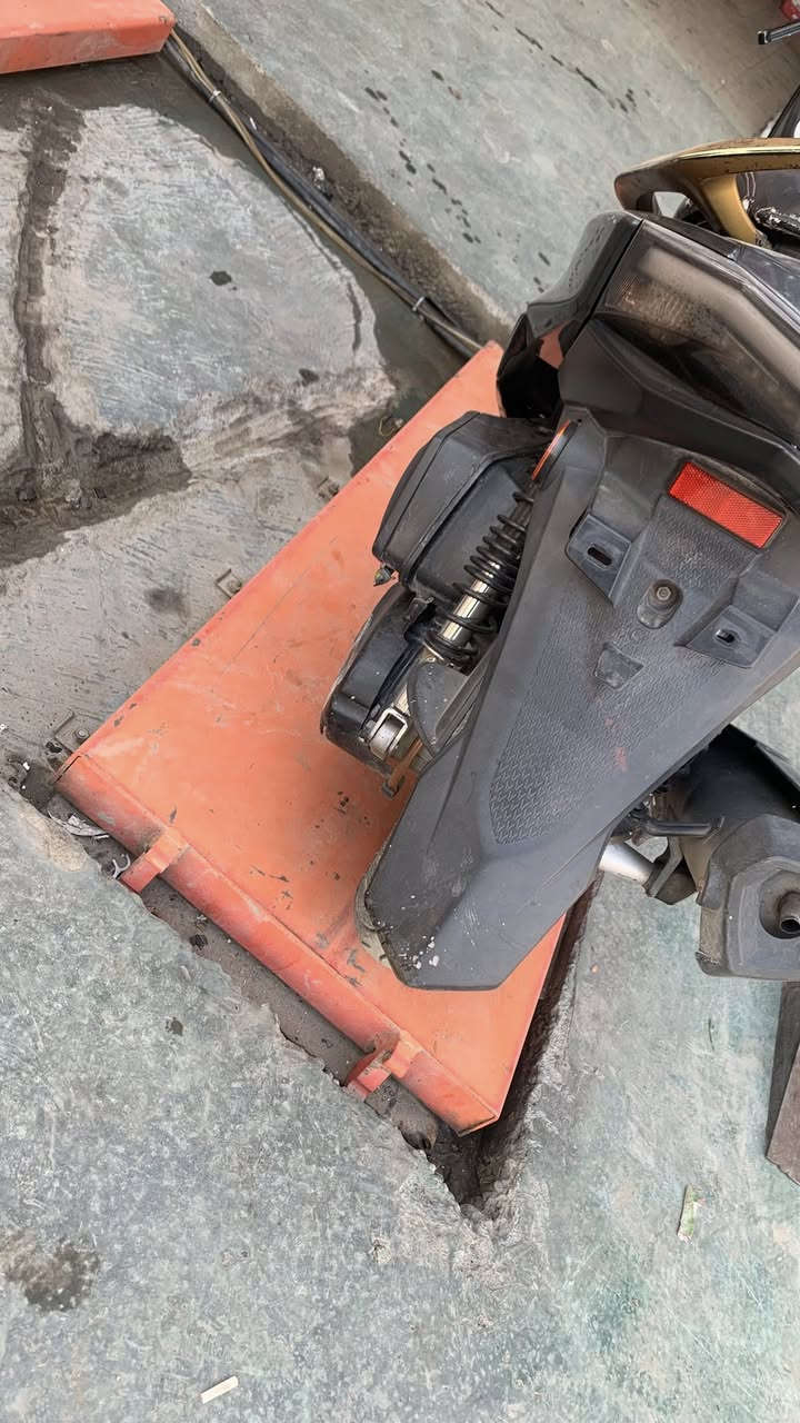 السلام عليكم للبيع سكنس فحل  شمعه حديث
الدراجه نضيفه مثل مشوف بعينك السعر ٩٥٠ الف 
العنوان بلديات تقاطع المصرف 
***********
