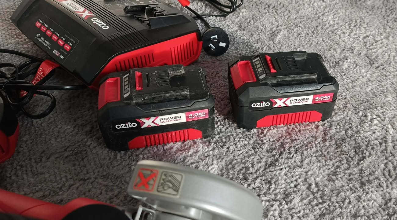 کل 100 الف : کوسرە + 2 البطاریه 4 امبر + 2 شاحینە الکبیر ،کل شغال
واتس اب ***********
