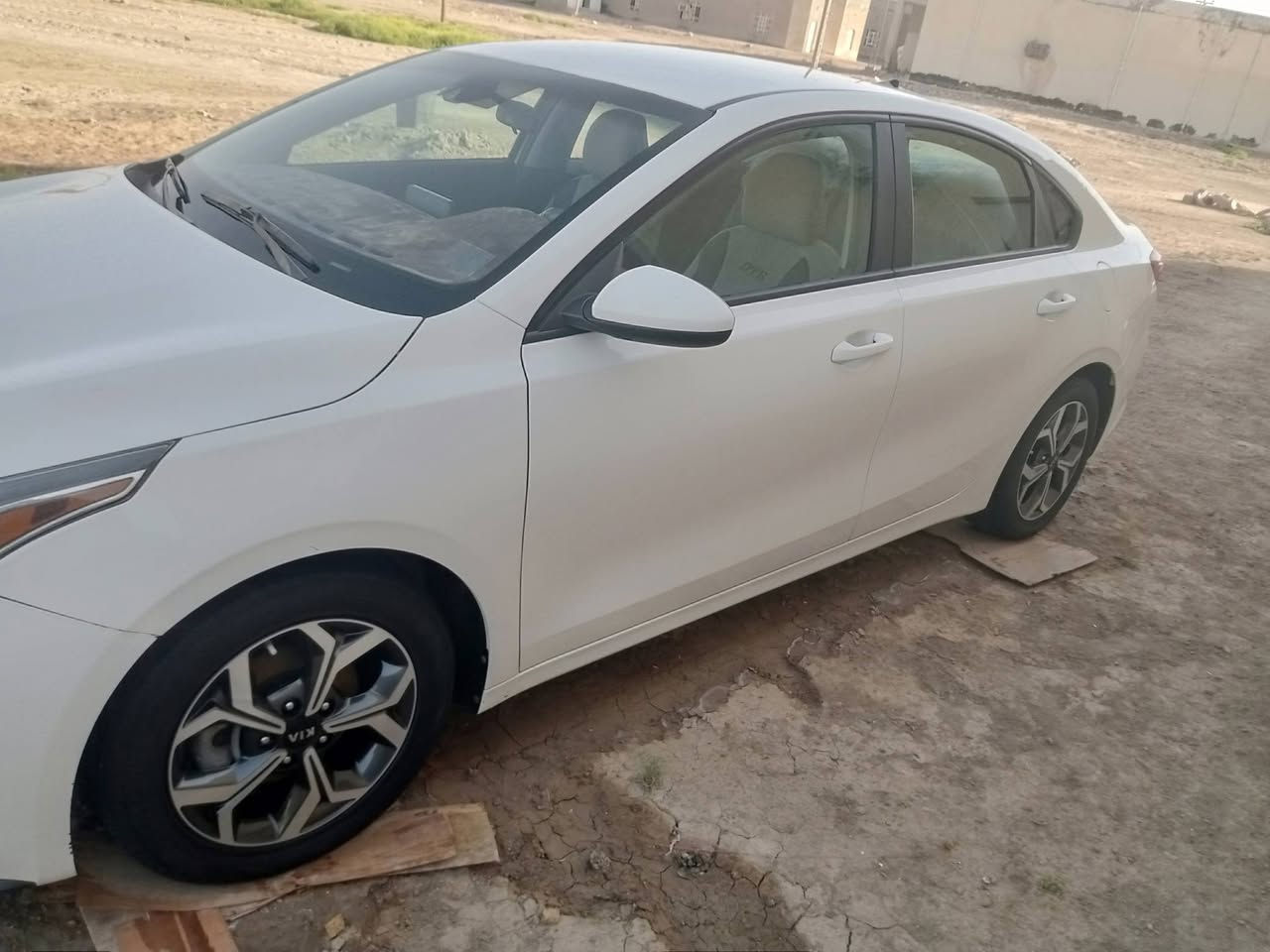 فورتي 20 معوقين باقي سنه ويخلص الحجز ضرر بنيد وبارد جاملغ امامي السعر 130 وبيها مجال  التواصل على هذا الرقم ***********
