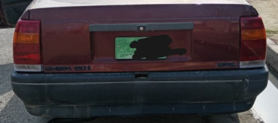 اوميكا حجم 20 موديل 90
محرك كير شرط بدون صبغ بدون دعم داخلها جديد 
وضع الشركه سنوية ابيض شرعي خارج العراق
 يرجع بشهر الرابع بس اني ابيع فحم 
  كابون بانزين بيها
***********
*********** موصل
سعر ١٥ ورقه كلشي بحكو
