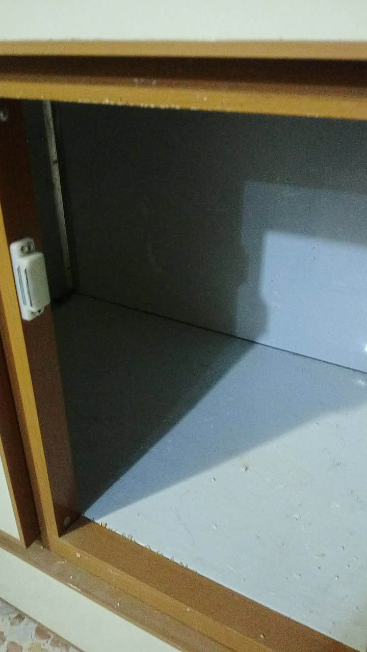 كاونتر للبيع اخو الجديد مبطن من الداخل  ومرمرالسعر 600 وبي مجال قليل
***********
