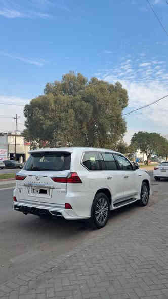 السلام عليكم   ♥️

لكزز 2017 بريم اصل  جديدة بمعنى الكلمة 
3شاشات
جكات
كشنات كهرباء 
جنطه كهرباء 
ستيرن كهرباء 
كشنات تدفئه تبريد
كشنات خزن ميموري
5بصمات
مري شفط
فتحه سقف 
جلد 
كيجات ليزريه 
ماشيه 100 الف فقط 
طفايه

رقم بغداد بسمي تحويل ثاني يوم 

السياره جديده معنى الكلمه وجاهز من كلشي
السعر  65 الف دولار  وبيها مجال بسيط 
الاستفسار  *********** بغداد
