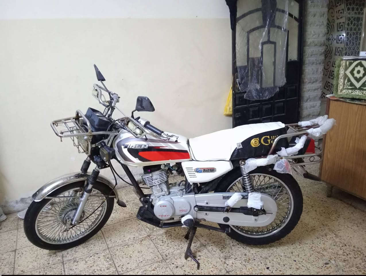 السلام عليكم اخوان تايكر 2020 ماكينه بس ولفات مفتوحه ماكينه بصمه وايرمانيه كلها شغاله ومكاني ايسر حي البكر السعر 470 وبي مجال بسيط شراي انتصل ***********
