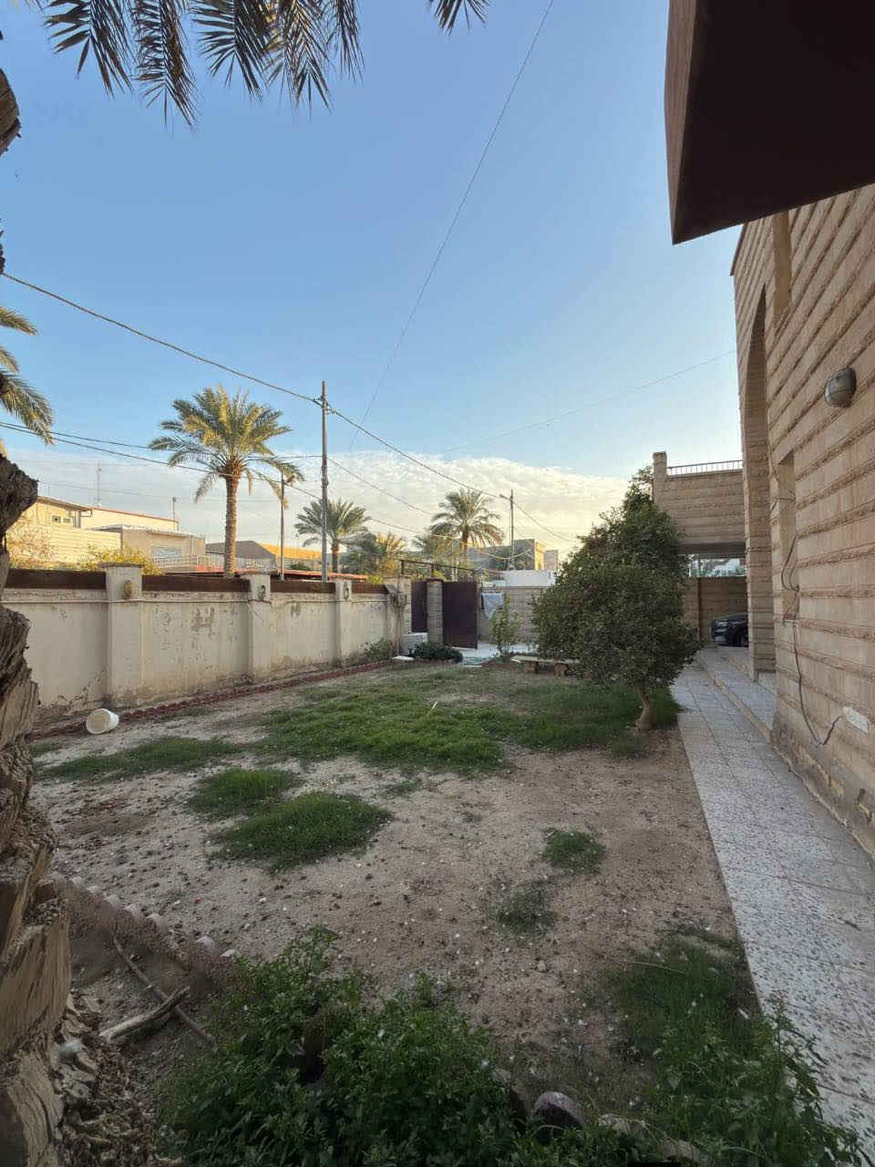 🏡 بيت للبيع 
📍الموقع: أم الخيل الثانية / شارع سيد يوسف
📐 المساحة: 525 م
🏠 طابقين
🔹 الطابق الأول:
استقبال 
صالة
مطبخ
2 غرفة نوم
صيحات
🔹 الطابق الثاني:
5 غرف (سويت – كل غرفة بحمام خاص)
🌳 حديقة أمامية وحديقة خلفية
موقع مميز وهادئ وقريب من الخدمات
⤵️لتفاصيل اكثر التواصل على
 الصفحة او الاتصال على : 
***********
***********
أو زيارتنا في موقعنا 
📍  الديوانية ام الخيل السايدين  قرب مجمع الحسناوي
