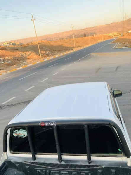 نیسان مۆدێل ۲۰۱۲ ڕەقەم و سەنەوی نوێ سەیارەکە بەلای سەیاق وەرگەڕاوە بۆنیت و سەقف و لای سەیاقی کامل بۆیاغه سەیارەکە توند و تۆڵە گێڕو مەکینەو تەبرید ساردو گەرمی مەزبووتە چوار تایەو ویلی جوانی لەژێرە سەیارەکە وەک ڕسمەکان جوانە ناو سۆر ناوی لەدەرێی جوانتر سعری ۹۷ و مەجال شوێن کۆیە ***********
