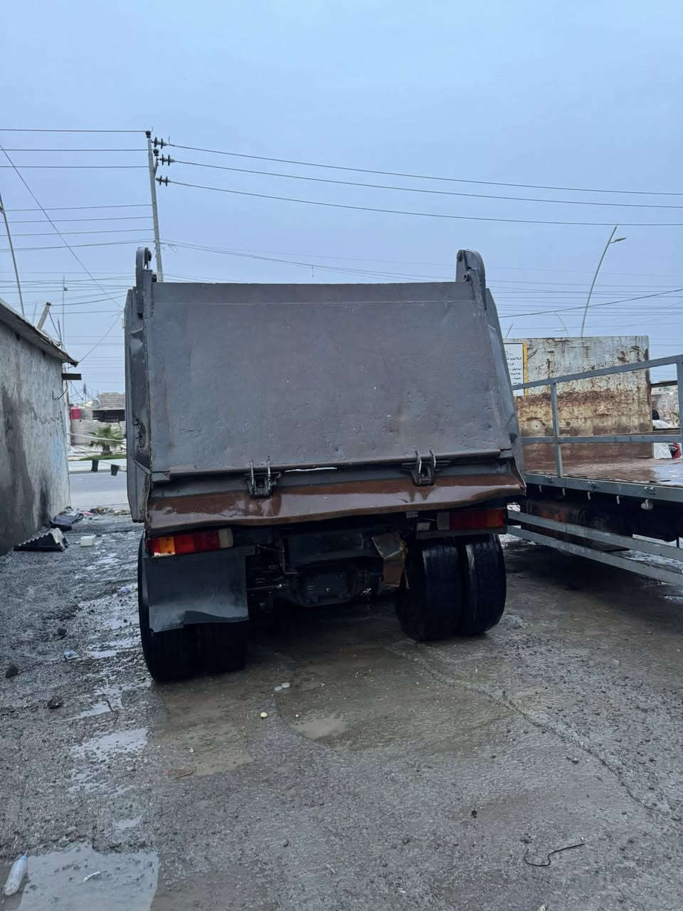 سكانيه الفينيه عكرب مكينه 6بدي حوضي قماره ناصيه مجموعه جبليه سياره بدون رقم مكان سياره بصره***********
