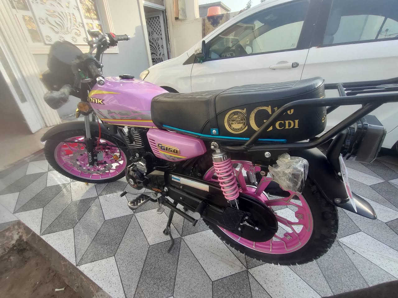 السلام عليكم
للبيع سافان 2025
مكفوله كفاله عامه اوراق السعر 800 وبيها مجال الاتصال *********** مكان الدراجه عزيزية
