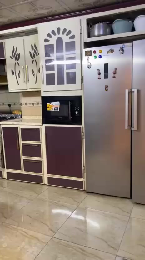 السلام عليكم للبيع بيت منطقة الكراده يم مستشفى ابن الهيثم للعيون مساحه ٢٥٠ متر سعر ٨٥ مليون اوراق كامله الإستفسار رقم الهاتف واتساب ***********
