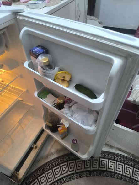 غراض للبيع المكان بغداد الاعظميه  شارع عمر 
السبلت طن ونص ب200 

الثلاجة ب120 

المكينة ممستعمله نظيفه ب140 

ميز بلازما 40 

نظيفات وشغاله كلهم للتواصل ***********
