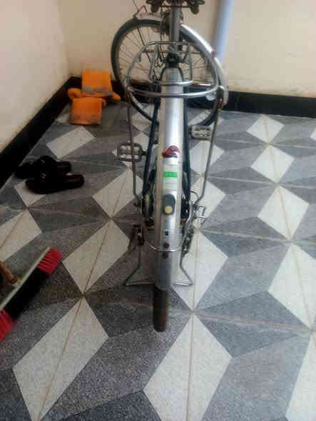 بايسكل للبيع ياباني نظيف السعر ٨٠ وبي مجال بسيط الاتصال على ***********
