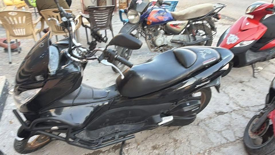 السلام عليكم للبيع دراجه pcxجيل الاول  دراجة  ماخذها رمبه الدراجه وأعلى ايدي حجم مكينه 150ياباني الاصلي دراجه محرك مكفول مال جناي وعلئ ايدي لون اسود لمعه ياباني الاصلي دراجه نضافه الكفرات ٨٥ ٪؜ أستان كهربائي حساس ازدحام سويج ( ١ )دراجه يرادله ترتيب للكفرات  الدراجه  نقصها قفل قبخ بانزين السعر ١,٢٧٥ 
بيها سستم سماعات 🔊 
وبيها مجال بسيط  مكاني بغداد الكريعات 
اي استفسار ***********
