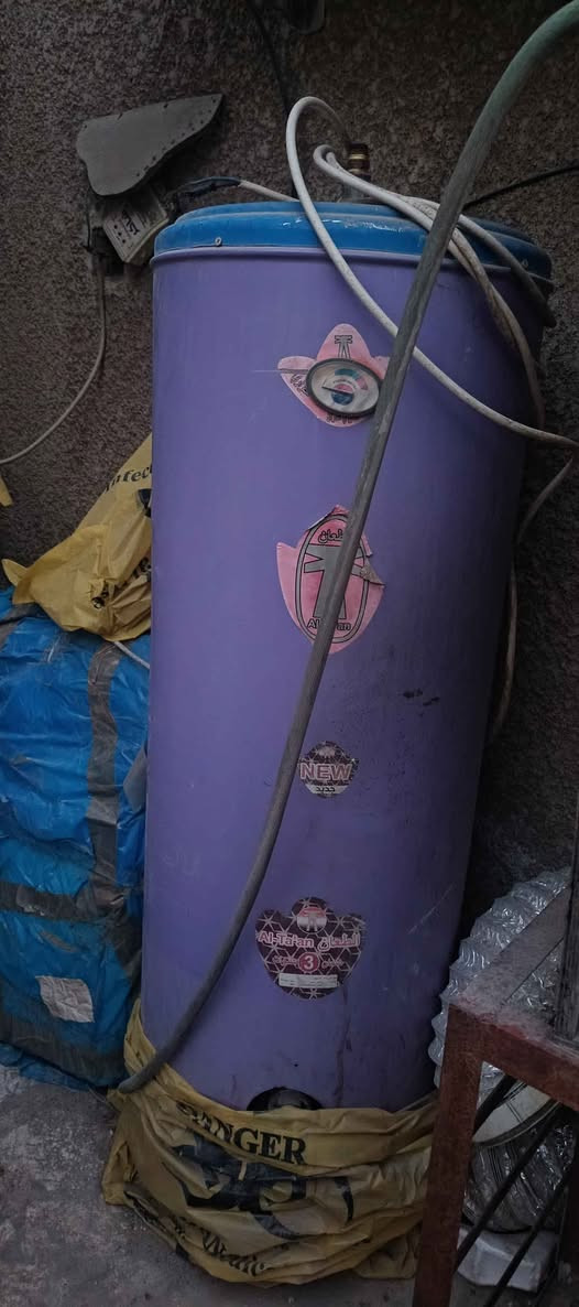 سخان متر ونص شغال بس بي من صفحه طعجة ما مأثرة ب ايشي والمراية واضحه بالصور ضررها بس الي واضح بالصور ماكو غيره رايدتهن ثنينهن ب ٦٠ الف قفل مكاني بغداد المعلمين بغداد, العراق


**إذا كنت صاحب هذا الإعلان وتريد حذفه لأي سبب، رجاءا أرسل رسالة إلى الدعم الفني**