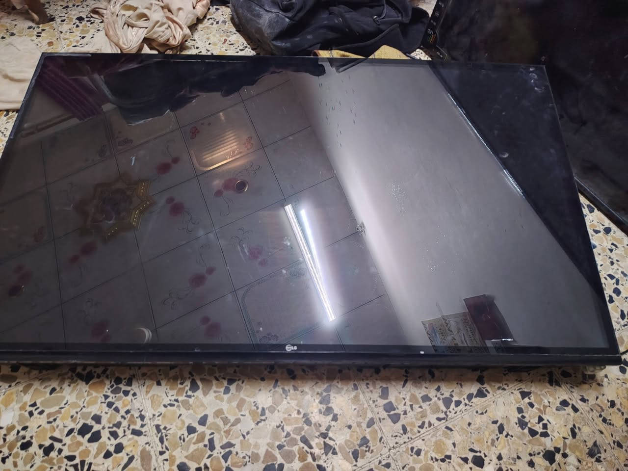 بلازمات حجم 42 LG بيهن كسر بالشاشة المكان البصرة الجزائر السعر 100 الف وبيهن مجال رقم واتساب ***********
