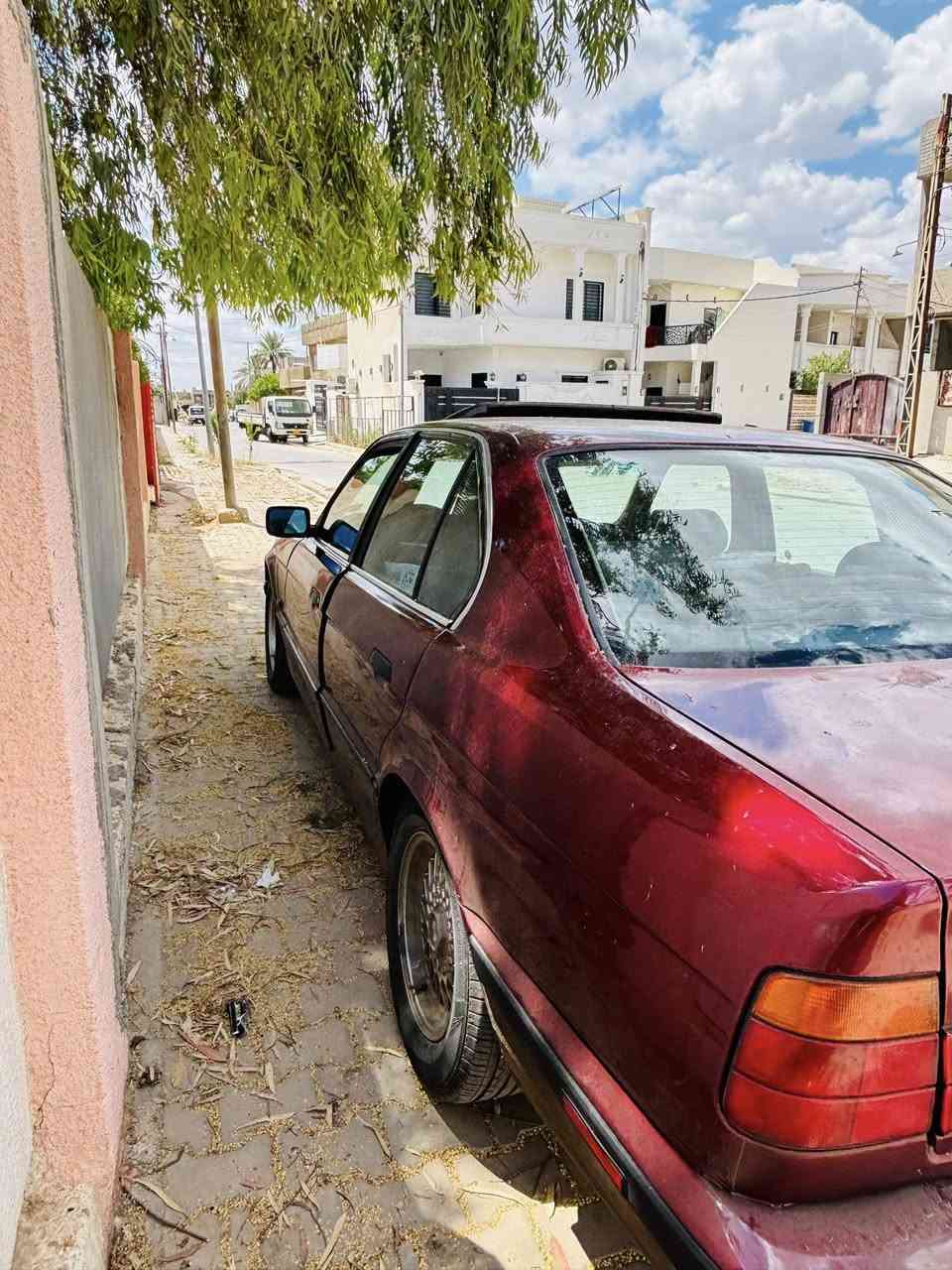 السلام عليكم بي ام 525 بدون ضربة صبغ عام موديل 92 تعمير جديد صدر امامي خلفي تايرات كير ومكينه ماصار اقل الشهر شادهن تك فانوس المرغوب وصبغ جديد بدون شخط رقم اربيل شرط التحويل وصفر غرامات (( السعر 70 )) وبي مجال مكان كركوك واتساب ***********
