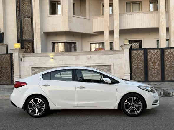 سيارة سيراتو خليجي 2014 
شرط كير محرك صدر امامي خلفي جاهزها اربعه تايرات جددت موصفات معروفه سونار مرفق مع صوره فقط هاي ملاحظات بيها سياره كلش جديده سنويه وهزه وارقام جددت سعر 130
***********
