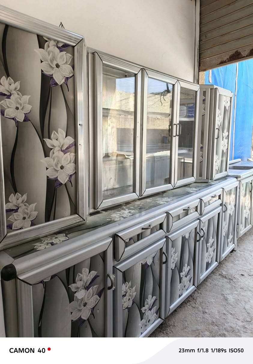 كاونتر نضيف وتفصال مترين ونص(٣٢٥) حي الرئاسة ***********
