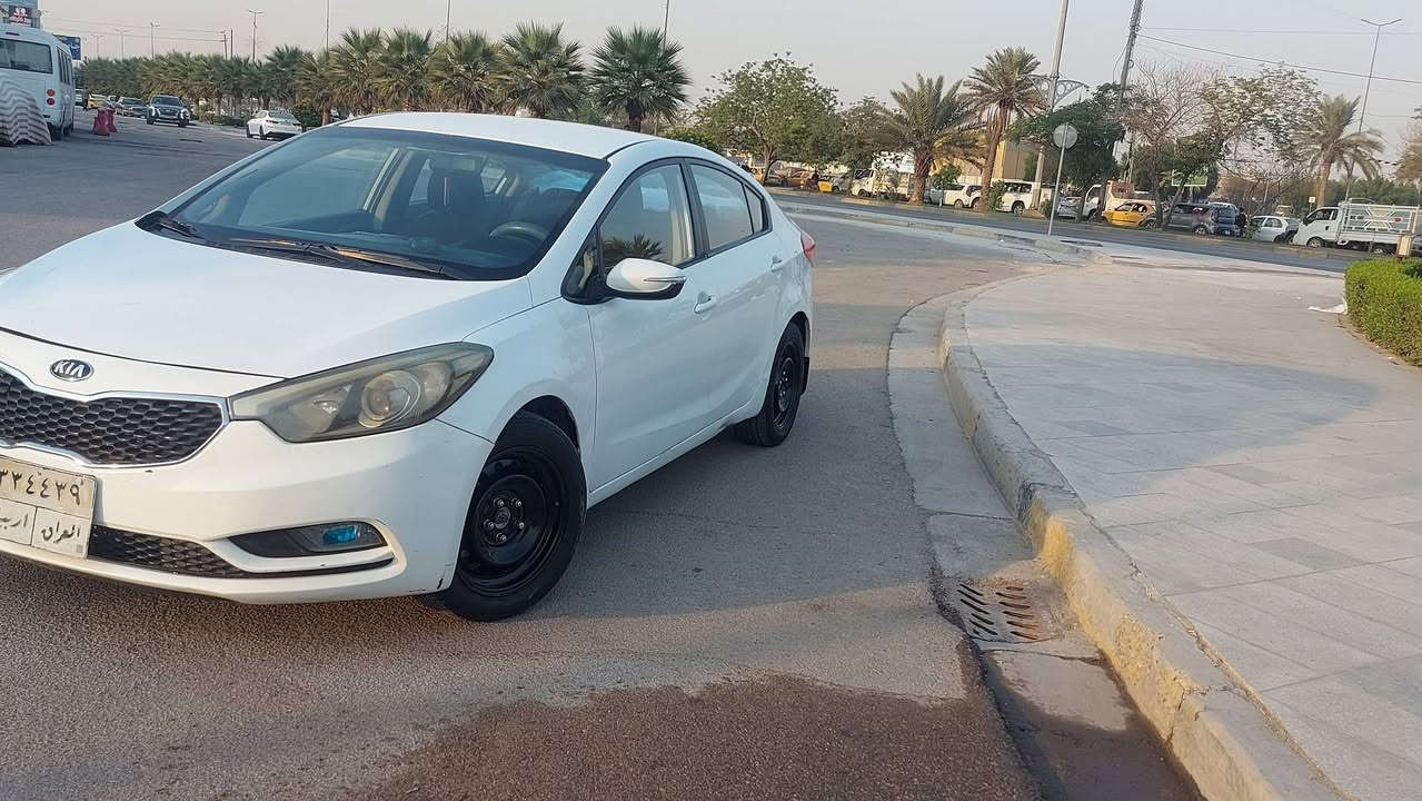 السلام عليكم سياره سيراتو موديل2014 خليجي اللون ابيض   رقم اربيل
مكينه 1600  السياره  حلوه مال جناي  بيه  صبغ بابين من جه السايق وجاملغ الامامي من جة الثانيه مصبوغ  تدفأه تبريد  تحكم استيرن  شاشه وكامره 
السعر104 بيه مجال
السياره خير من الله المكان كربلاء الحر   للتواصل هذا رقم صاحب السياره ***********
